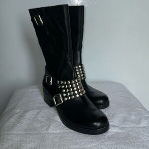 Black leather women’s boots